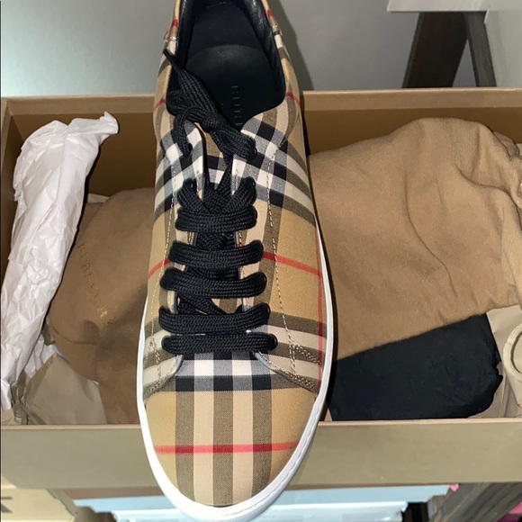 Burberry sneakers - Picture 2 of 6